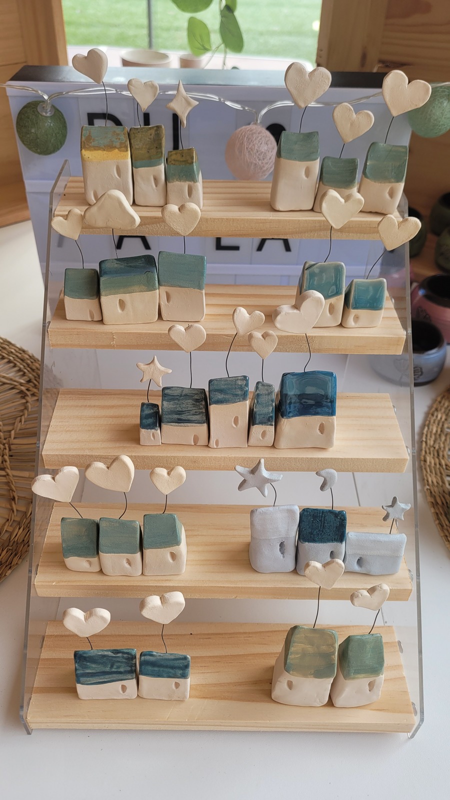 Présentoir de maisonnettes à l'atelier